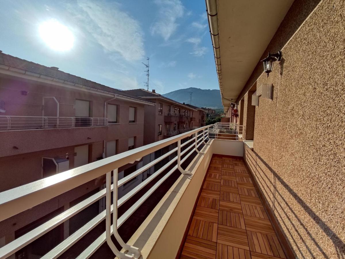 Acogedor Apartamento Junto A La Plaza Villasana de Mena Exterior photo