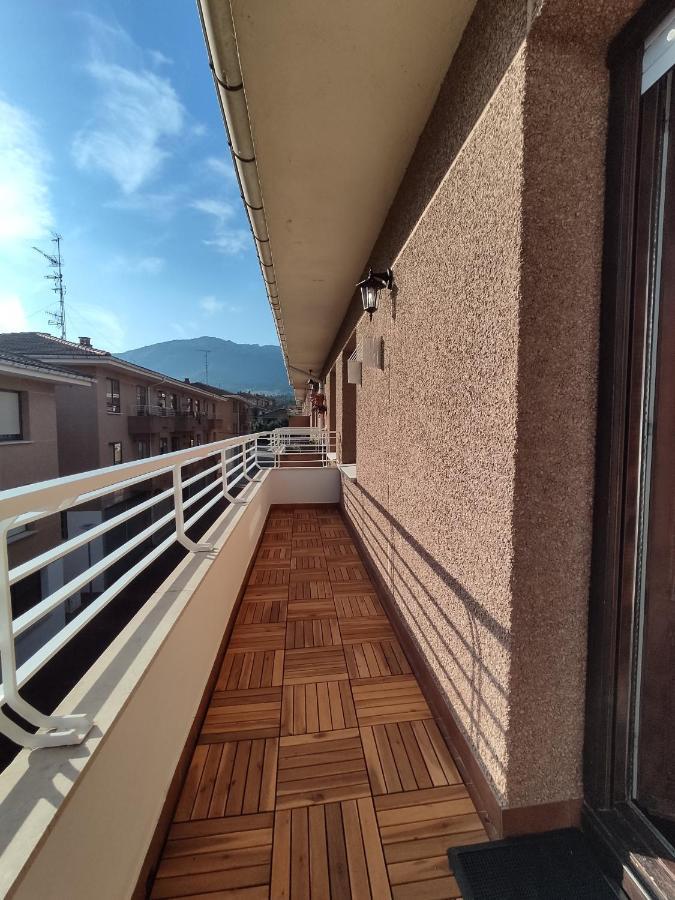 Acogedor Apartamento Junto A La Plaza Villasana de Mena Exterior photo
